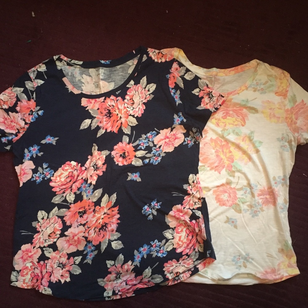 2 Floral Old Navy Tees size Large